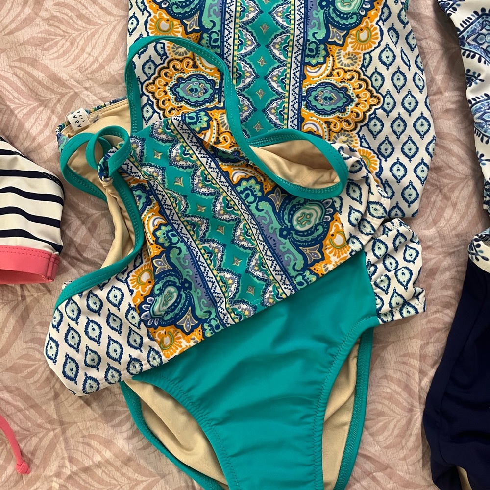 Cabana Life 3 Piece Rash-guard set size 7/8 new without tags.